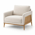 Poltrona in Tessuto Beige con Dettagli in Rattan e Struttura in Legno