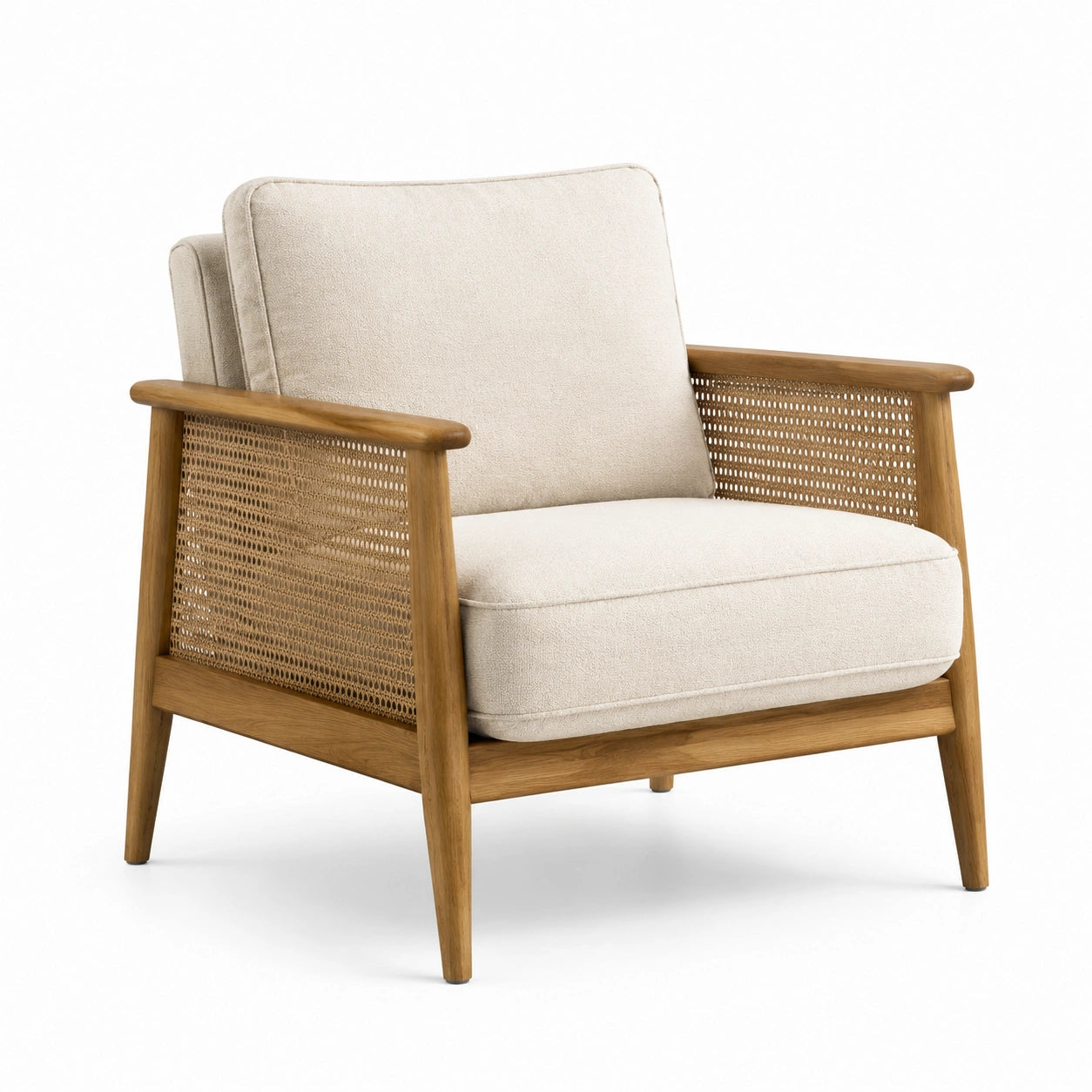 Poltrona in legno con schienale in rattan e cuscini in poliestere crema